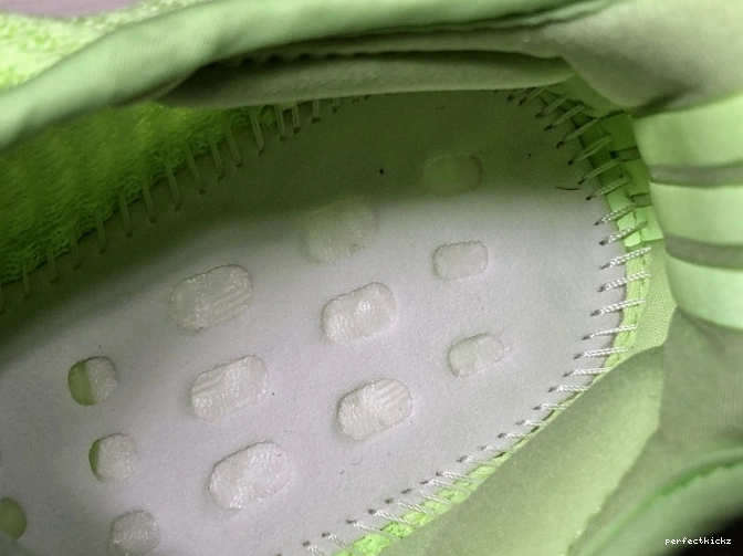 EG5293 350 in Yeezy Dark Boost Adidas V2 the Glow 0717